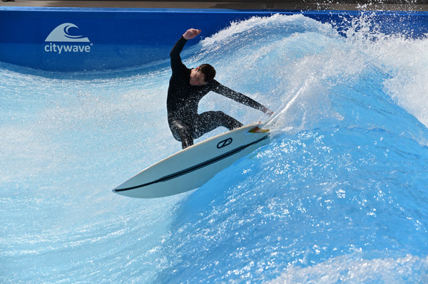 Surfer auf der Citywave